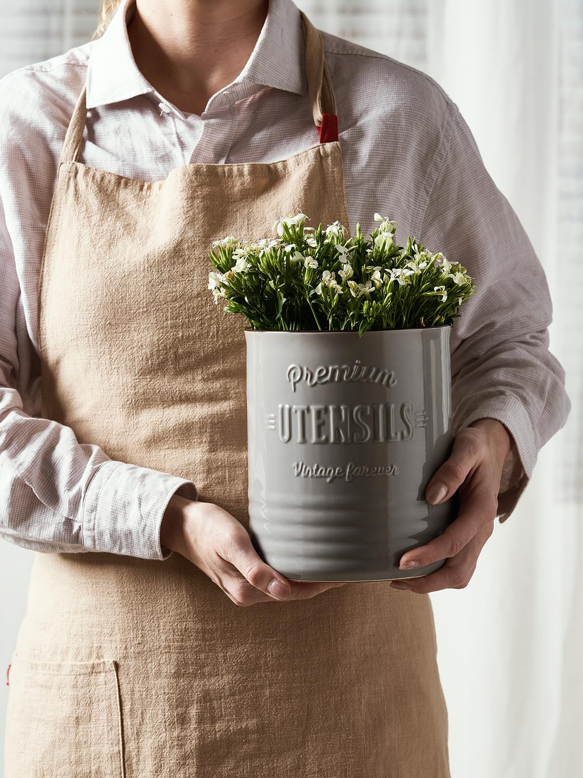 DOWAN grey ceramic utensil holder close-up shows durable embossed lettering.