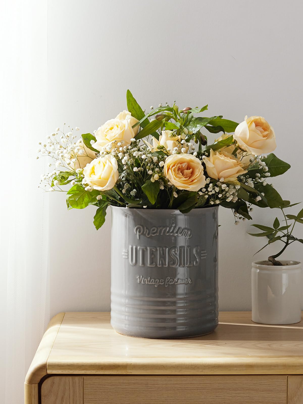 DOWAN grey ceramic utensil holder with cork mat protects surfaces.