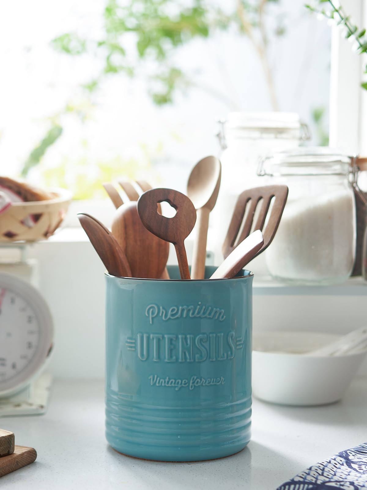 DOWAN ceramic utensil holder with protective cork mat guarding countertops