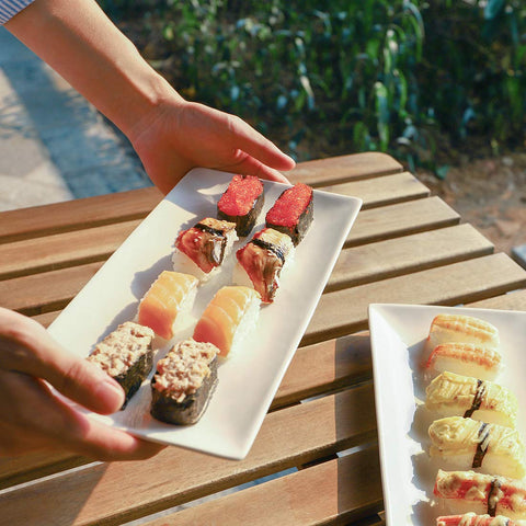 DOWAN chip-resistant white plate withstands daily use with confidence.