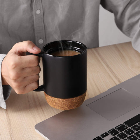 DOWAN desk-friendly mug with splash-resistant lid supports relaxed work sessions.