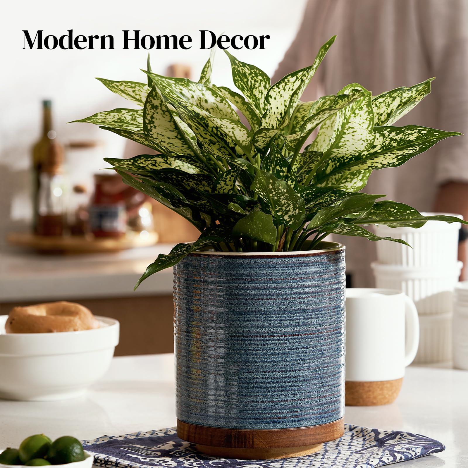 DOWAN easy-clean ceramic utensil holder maintains a fresh look with minimal effort.