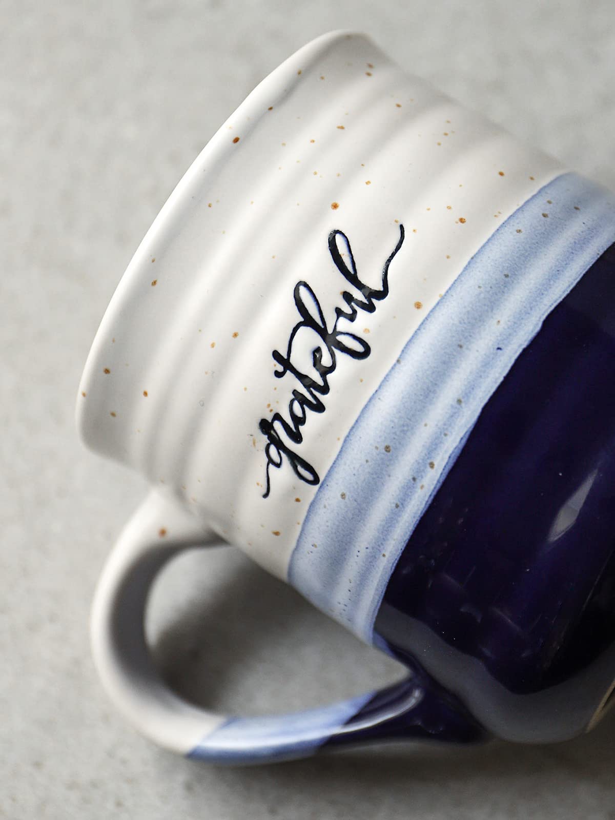 DOWAN ergonomic thick handle 20oz mug in hand