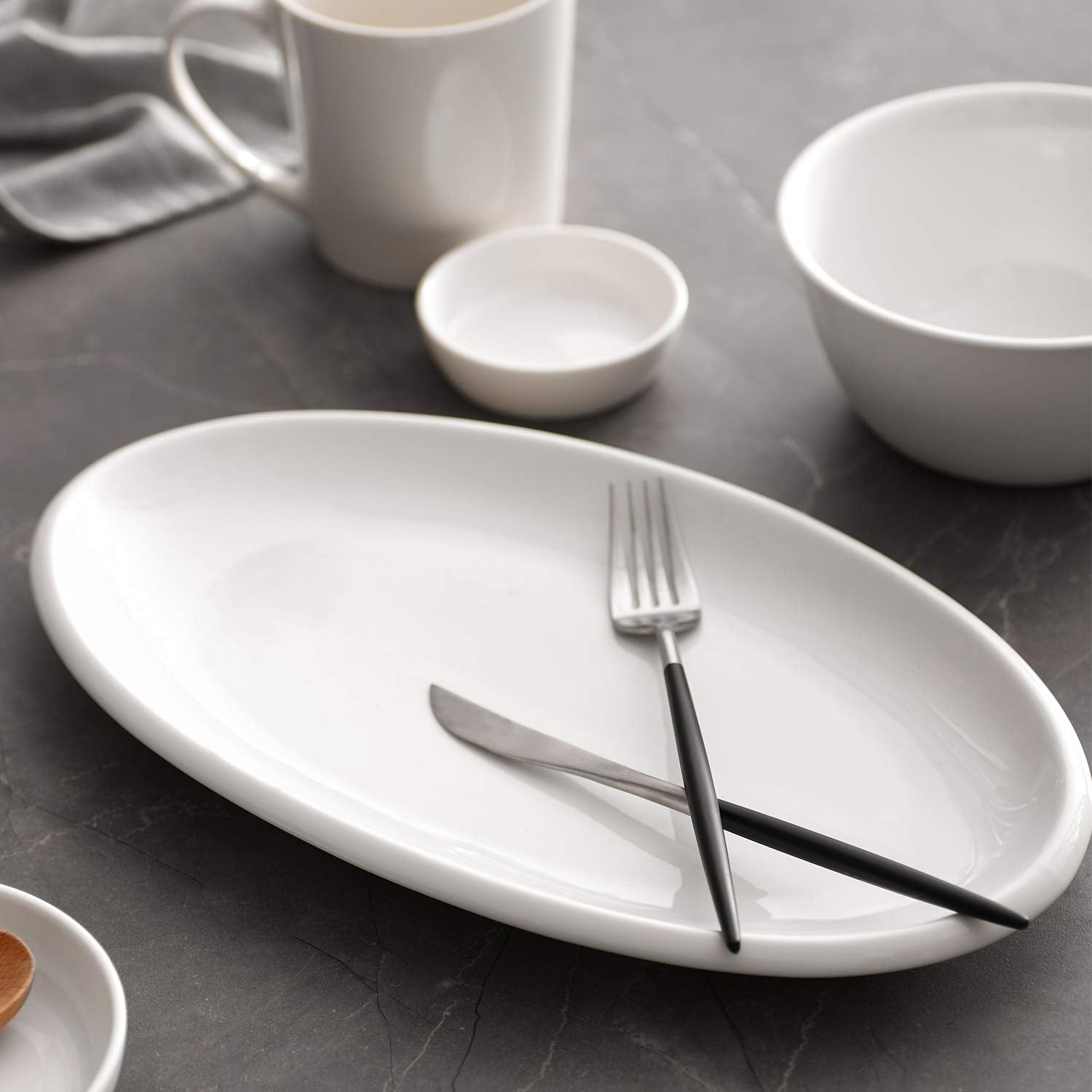 DOWAN glossy oven-safe platter doubles as a warm-serving dish.