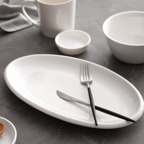 DOWAN glossy oven-safe platter doubles as a warm-serving dish.