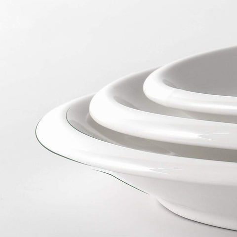 DOWAN leak-proof edge oval platter keeps foods neatly in place.