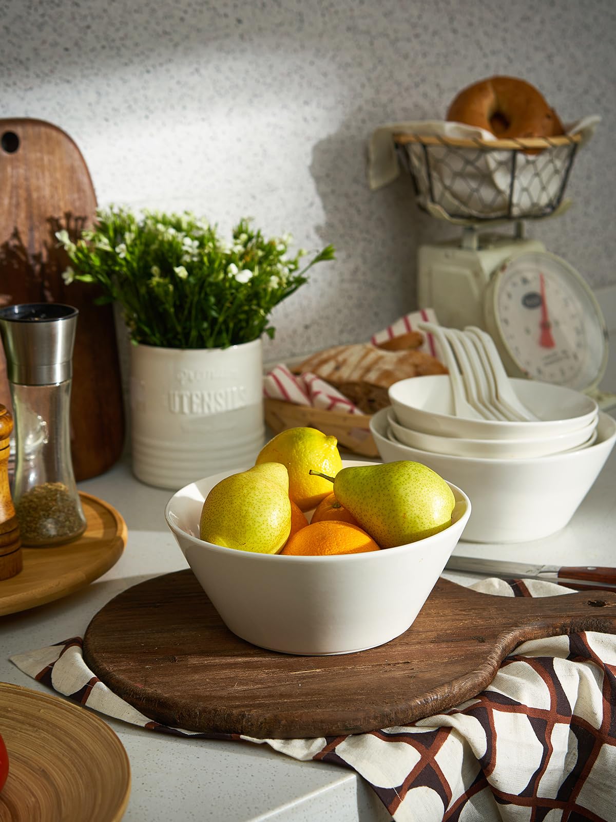 DOWAN microwave-safe bowls for reheating leftovers.