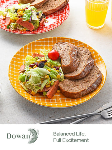 DOWAN plates with geometric patterns add stylish plating.