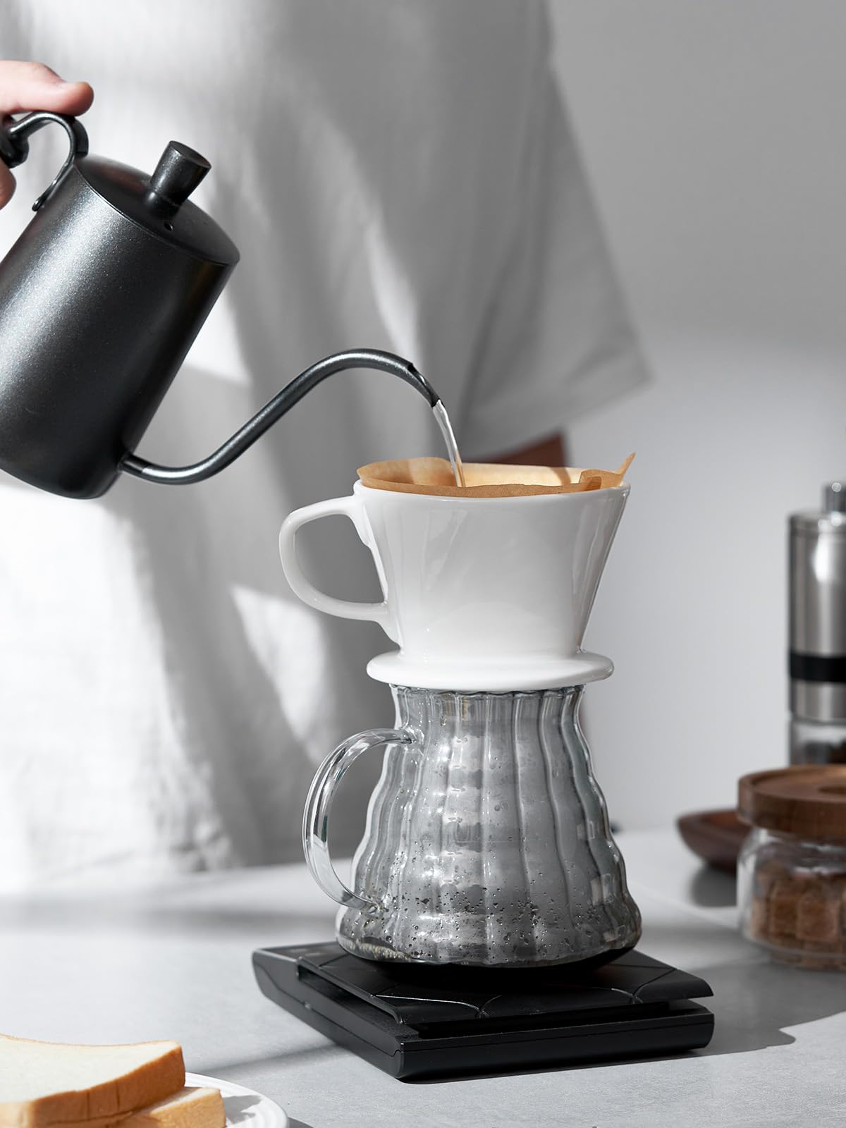 DOWAN pour-over with V-shaped conical design promotes even brewing and flavor extraction.