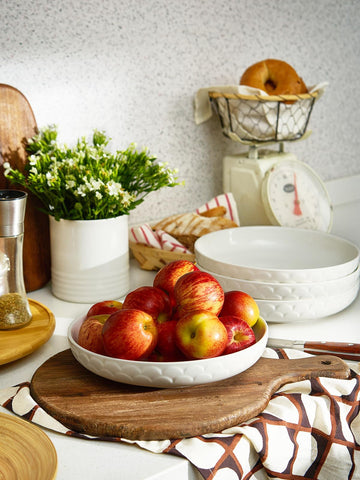 DOWAN shallow design helps serve liquids without spills.