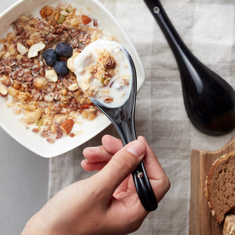 DOWAN dishwasher-safe porcelain spoon ready for easy cleanup