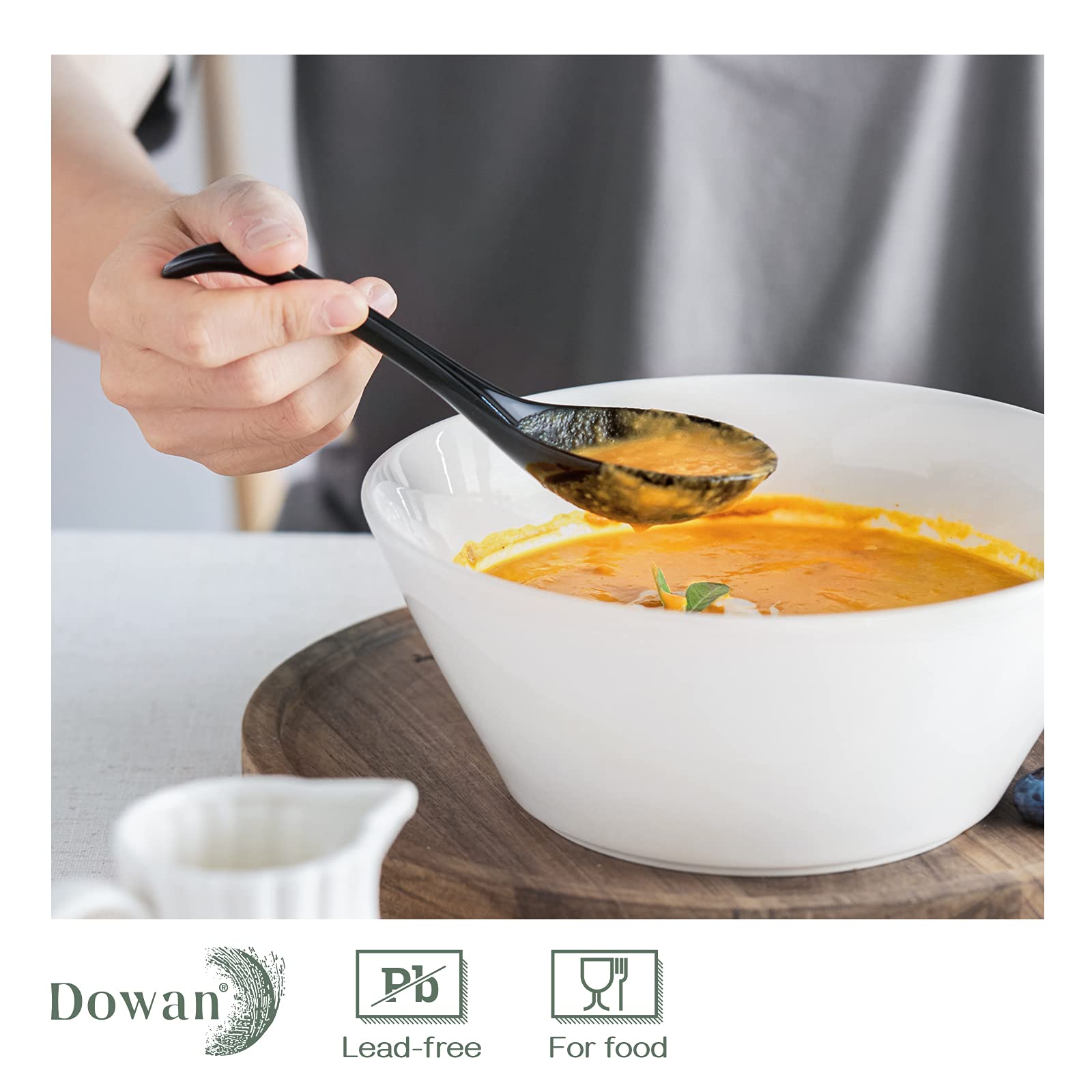 DOWAN spoon serving wontons and dumplings with porcelain precision