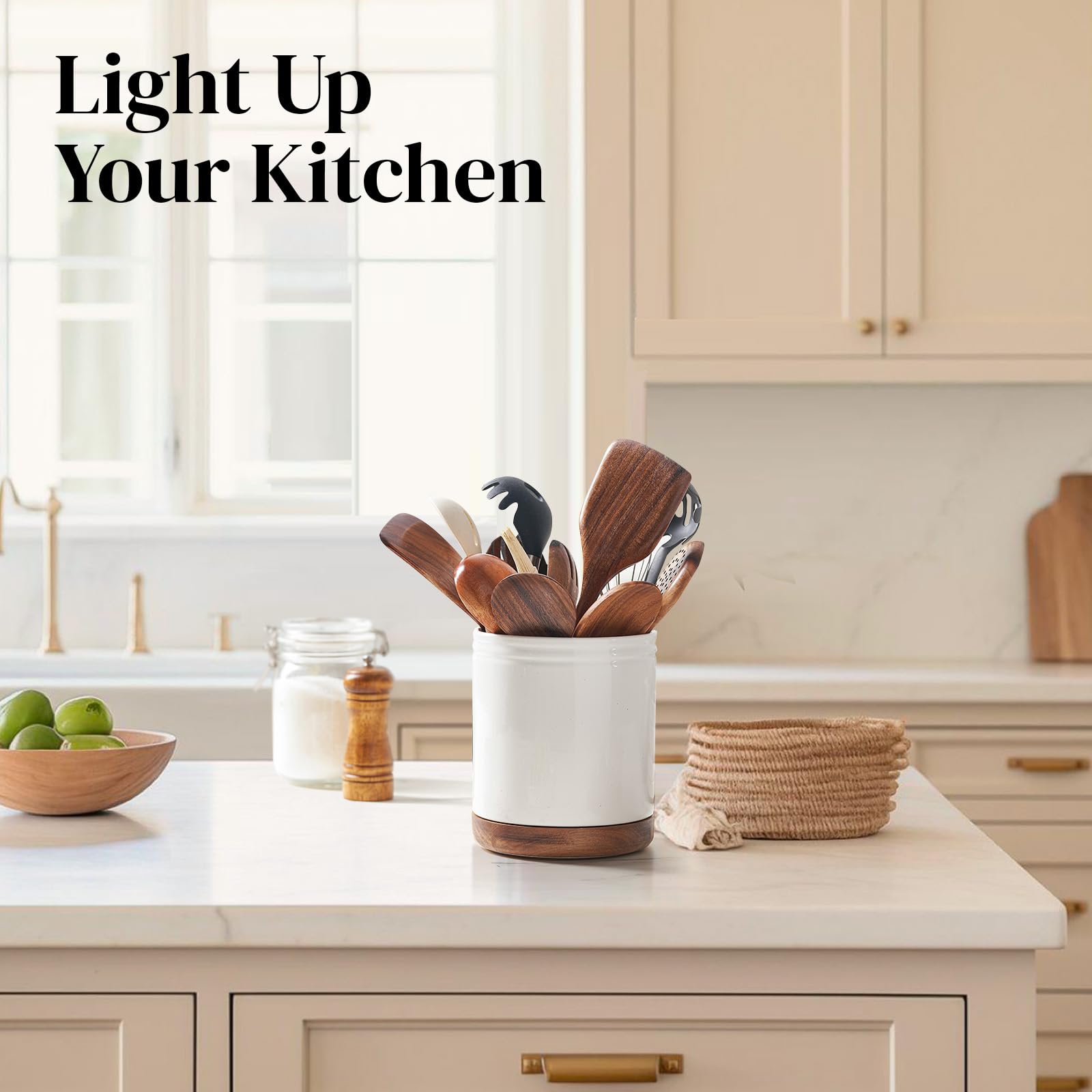 DOWAN weighted wood bottom prevents tipping during busy cooking sessions.