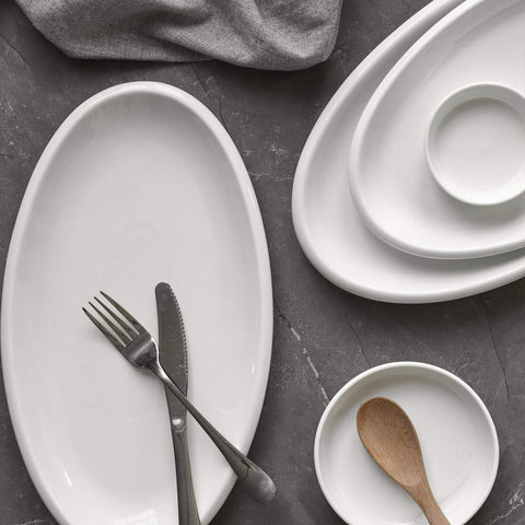DOWAN stackable oval platter saves cabinet space between uses.