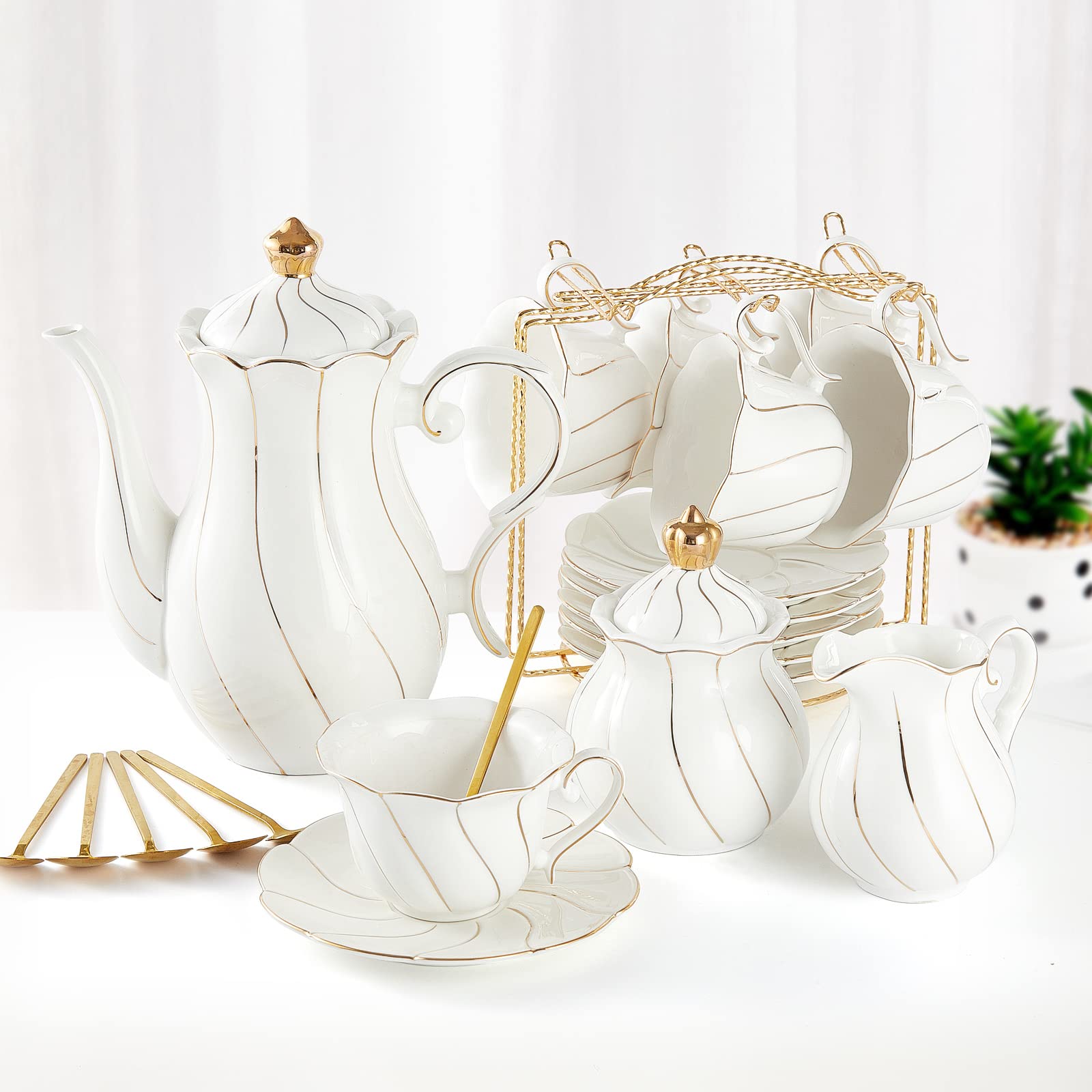 DUJUST teapot with golden trim, delivering an elegant serving experience.