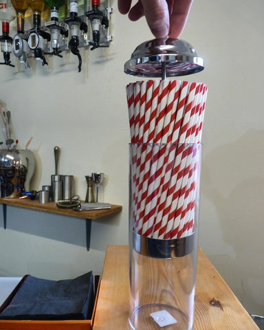 Dukars lid-pull design fans out straws for quick selection.