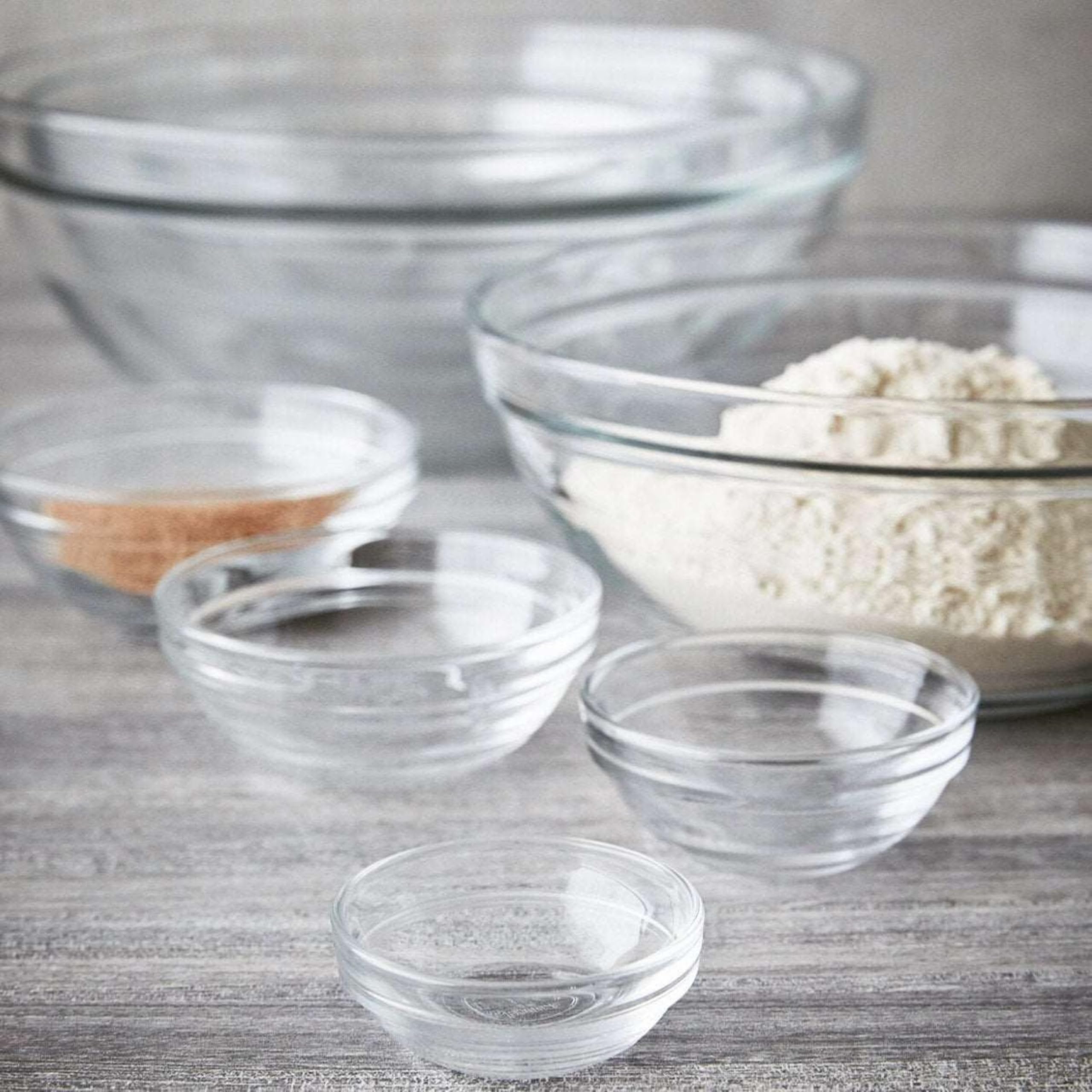Duralex LYS heat-tolerant bowl withstands cold and hot liquids safely.