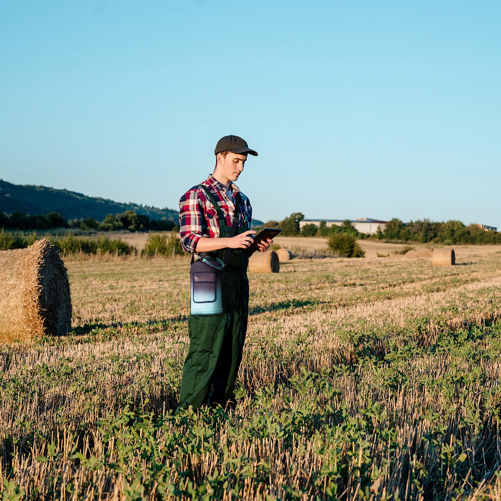 DYSANKY bottle includes compass to assist outdoor navigation