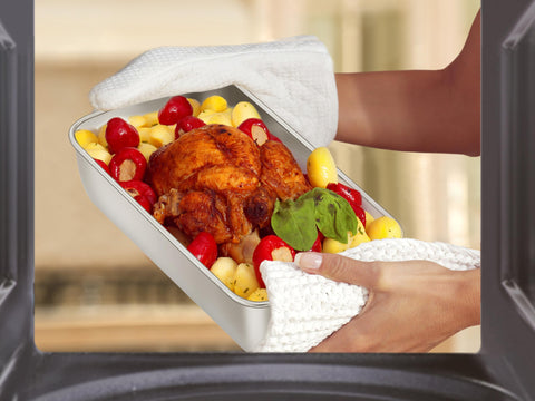E-far dishwasher-safe loaf pans simplify cleanup after baking.