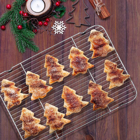 E-far raised rims prevent spills and keep juices on the pan.
