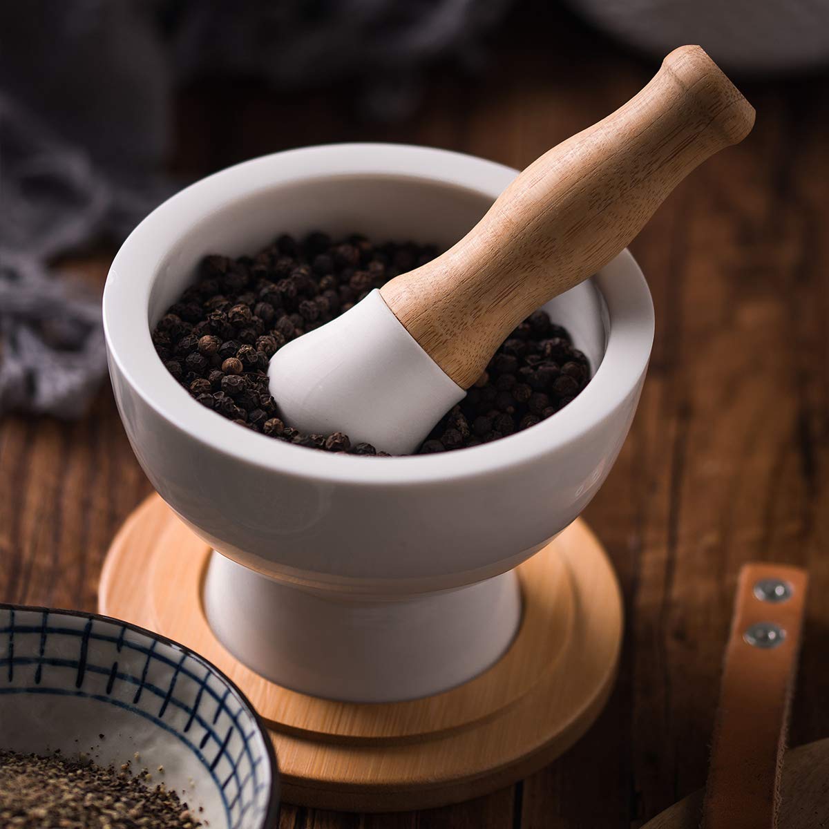 Gift-ready E-liu porcelain mortar and pestle set on display.