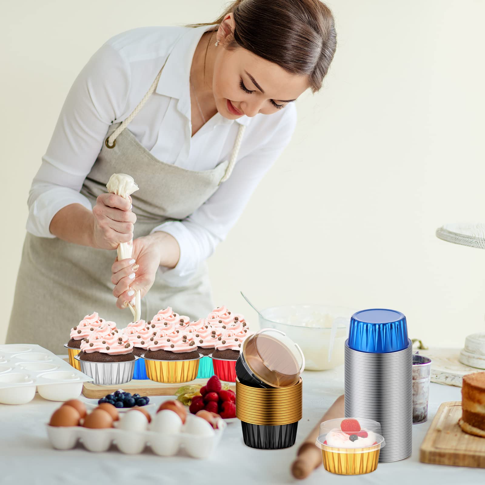 Eaasty silver baking cups with lids, polished finish for presentation.
