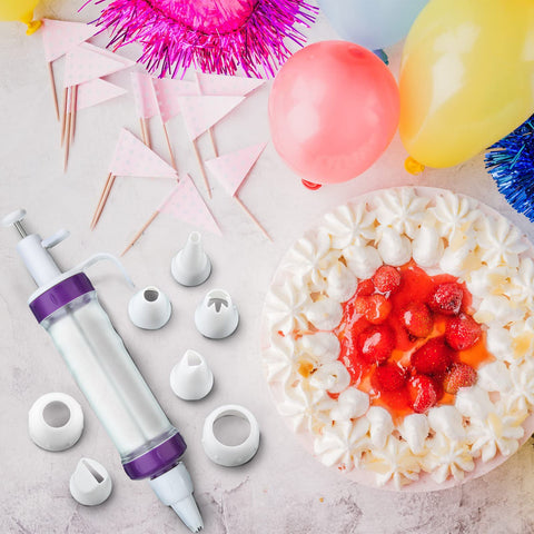 Eaasty cake decorating kit highlights varied nozzles for different dessert styles.