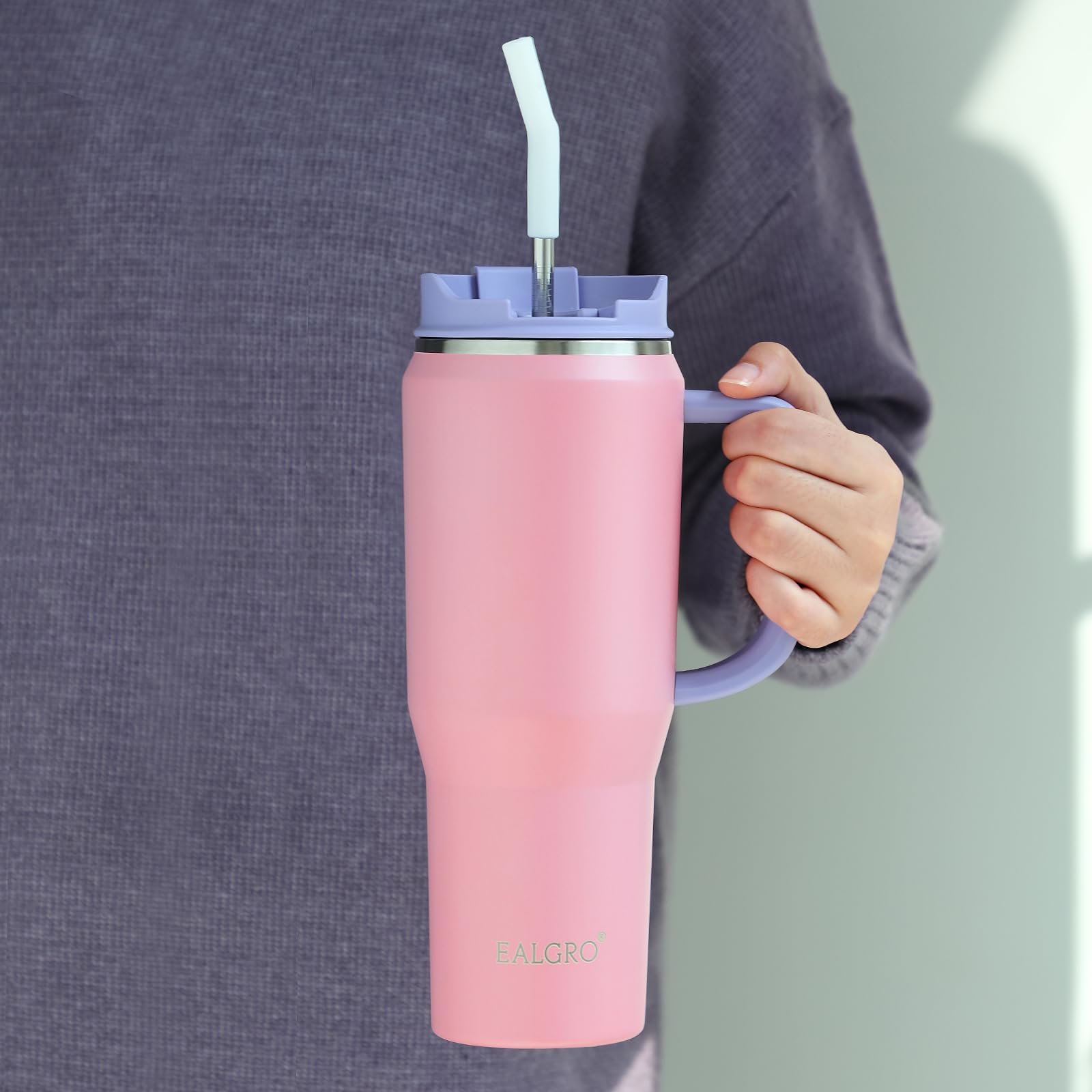 EALGRO travel mug in daily use, fits cup holders and supports daily hydration.
