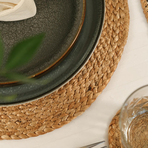 Natural-toned Eco Crave placemats suit wood tables with ease