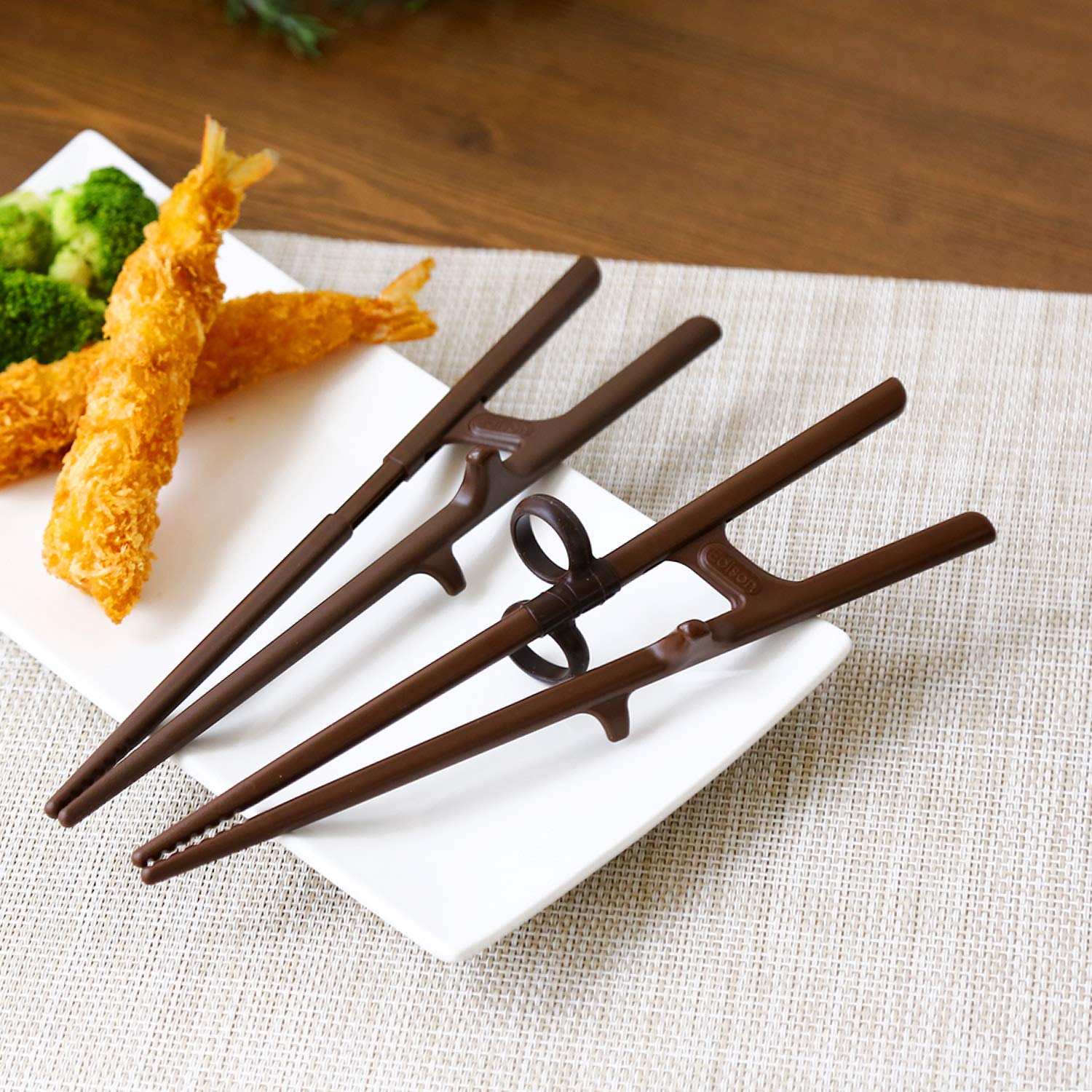 Edison Friends training chopsticks demonstrate rings removal for regular chopstick use.