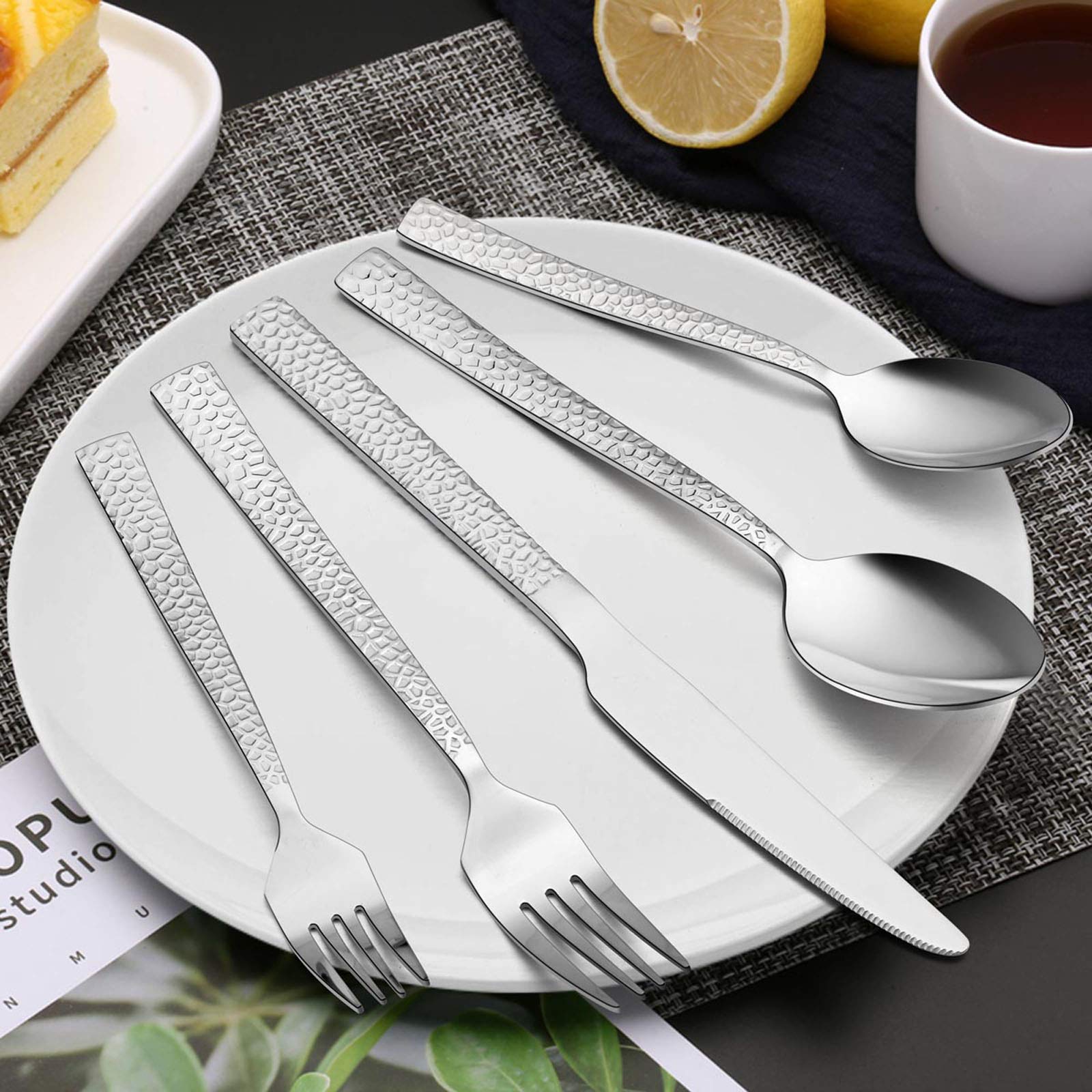 E-far 40-piece set with eight place settings, ideal for gatherings