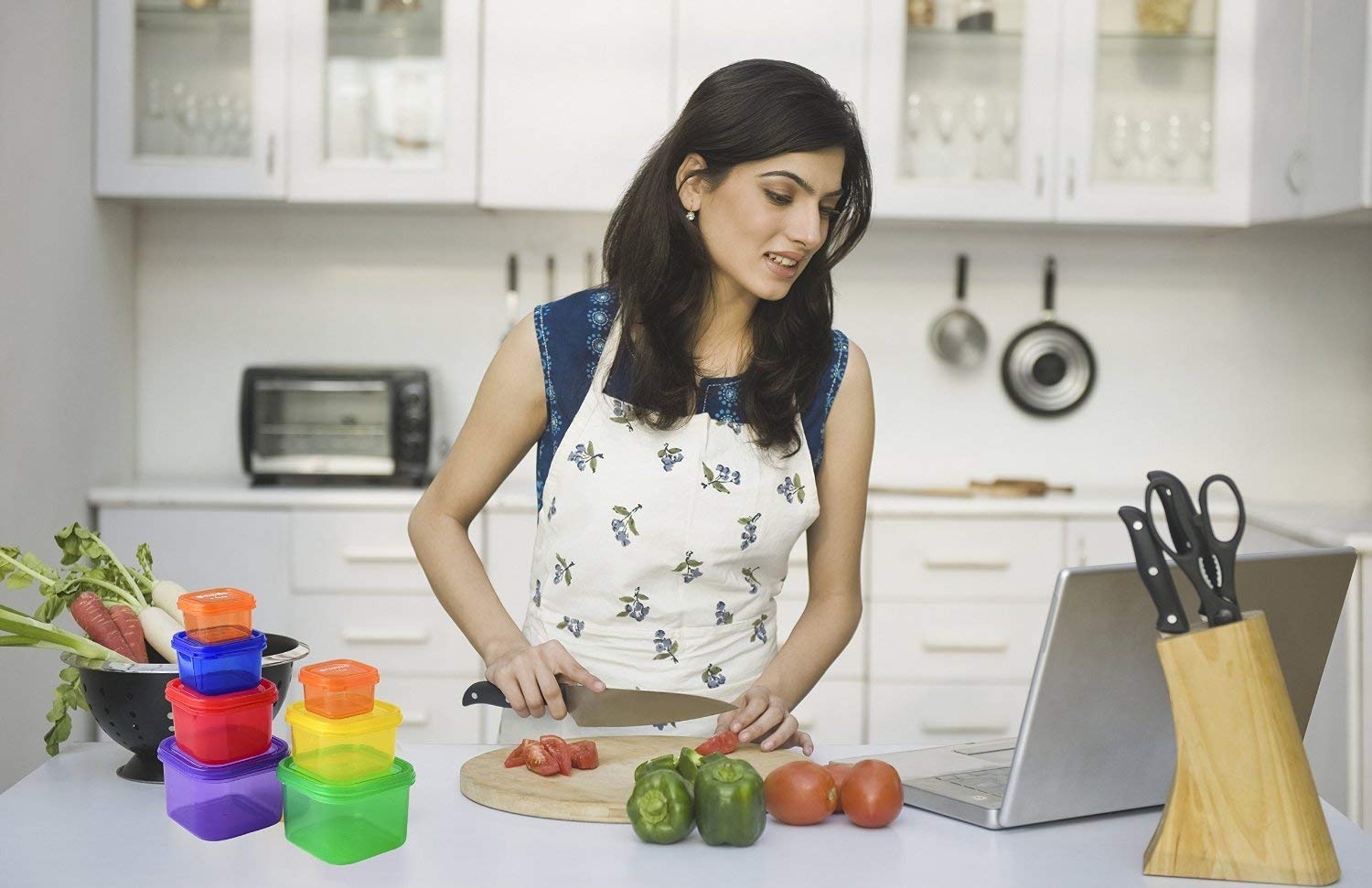 Efficient Nutrition BPA-free plastic emphasizes safe, durable meal storage.