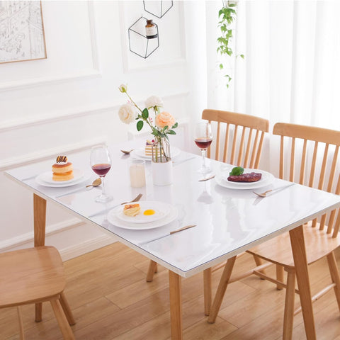 Eisdroma easy-clean table mat ready to wipe away spills and dust.