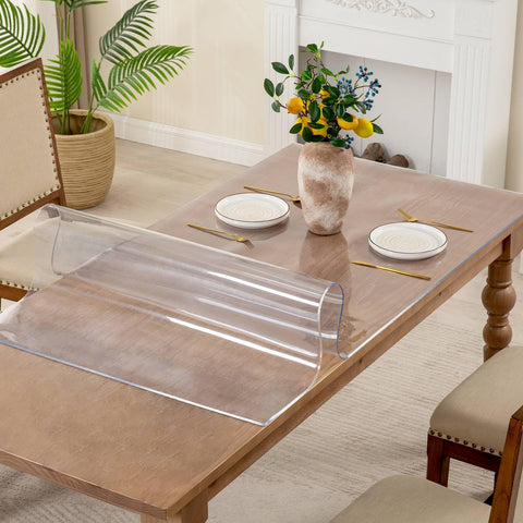 Eisdroma waterproof table cover is easy to wipe clean after spills.