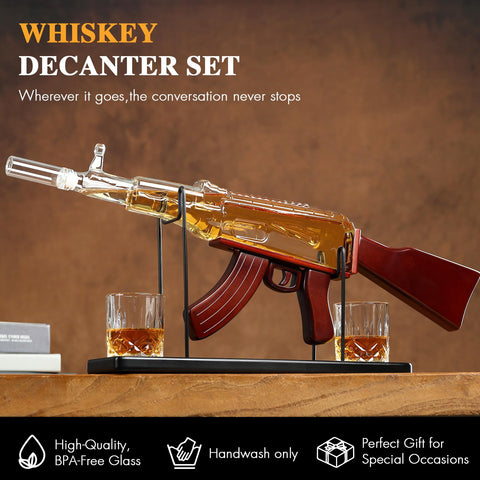 ELERGIFTS two whiskey glasses accompany the decanter for shared tastings.