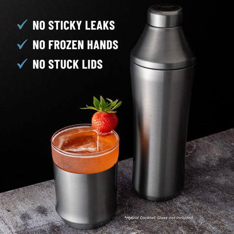 Double-wall insulation keeps drinks cold and hands comfortable.