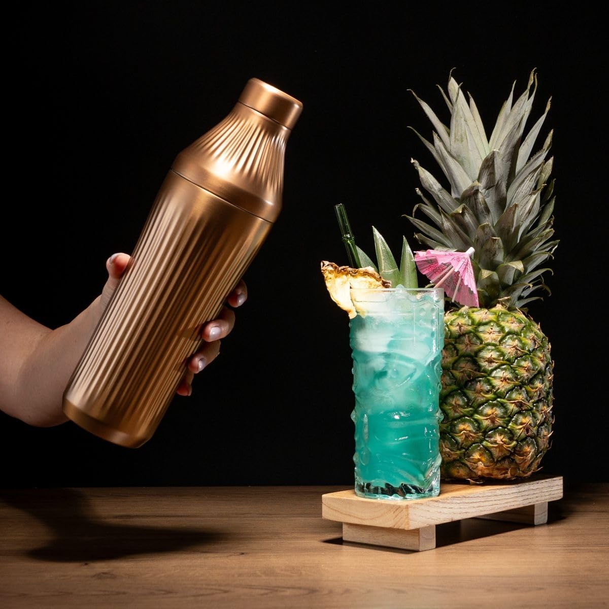 Elevated Craft Diamond Edition ergonomic grip enhances shaking comfort.