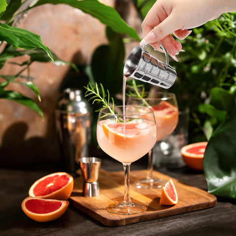 ELFULLY flared-edge pour helps smooth, mess-free pouring during busy service.