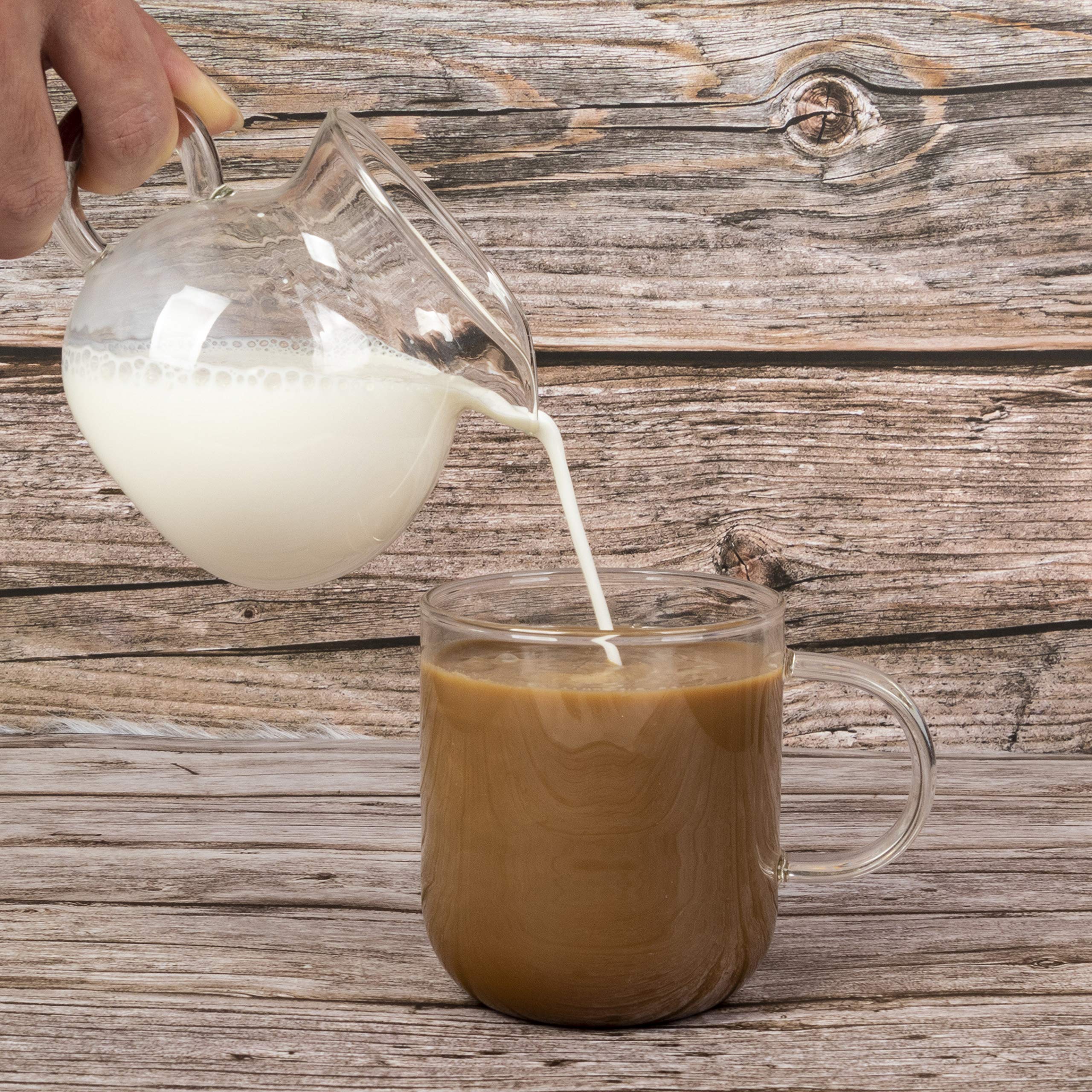 ELITEA pour-spout design pitcher enables controlled, spill-free serving.