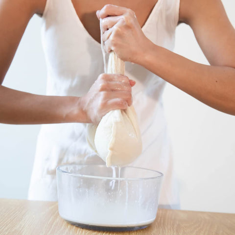 Ellie's Best drawstring bag keeps contents secure for mess-free straining