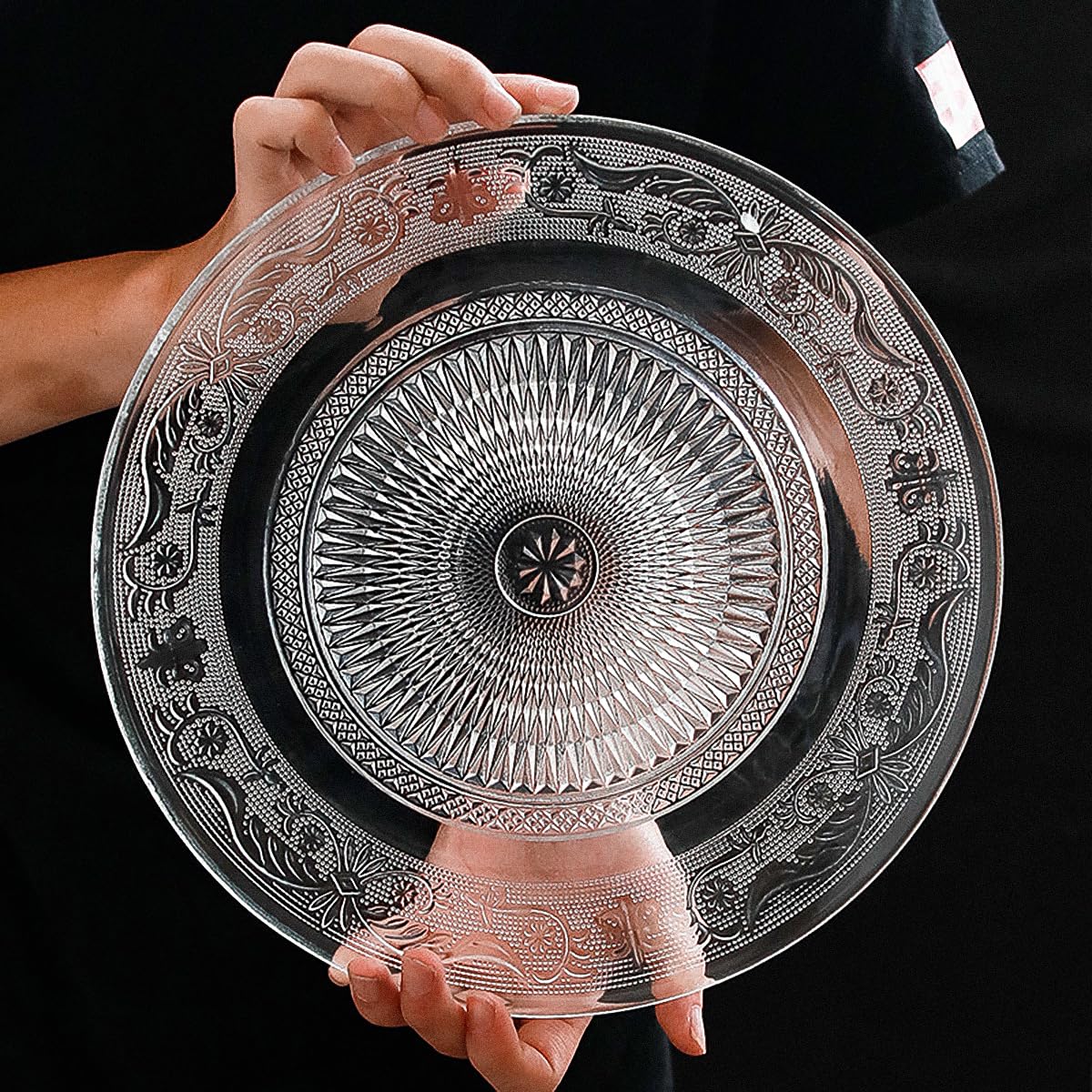 Elsjoy BPA-free glass plates ensure food-safe serving without worries.