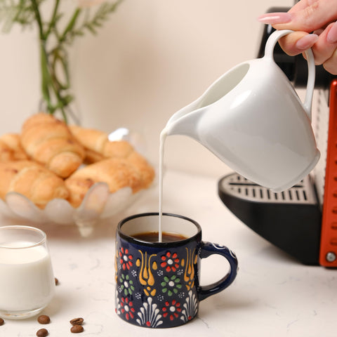 Gift-ready Elyese espresso set in secure packaging for coffee lovers.
