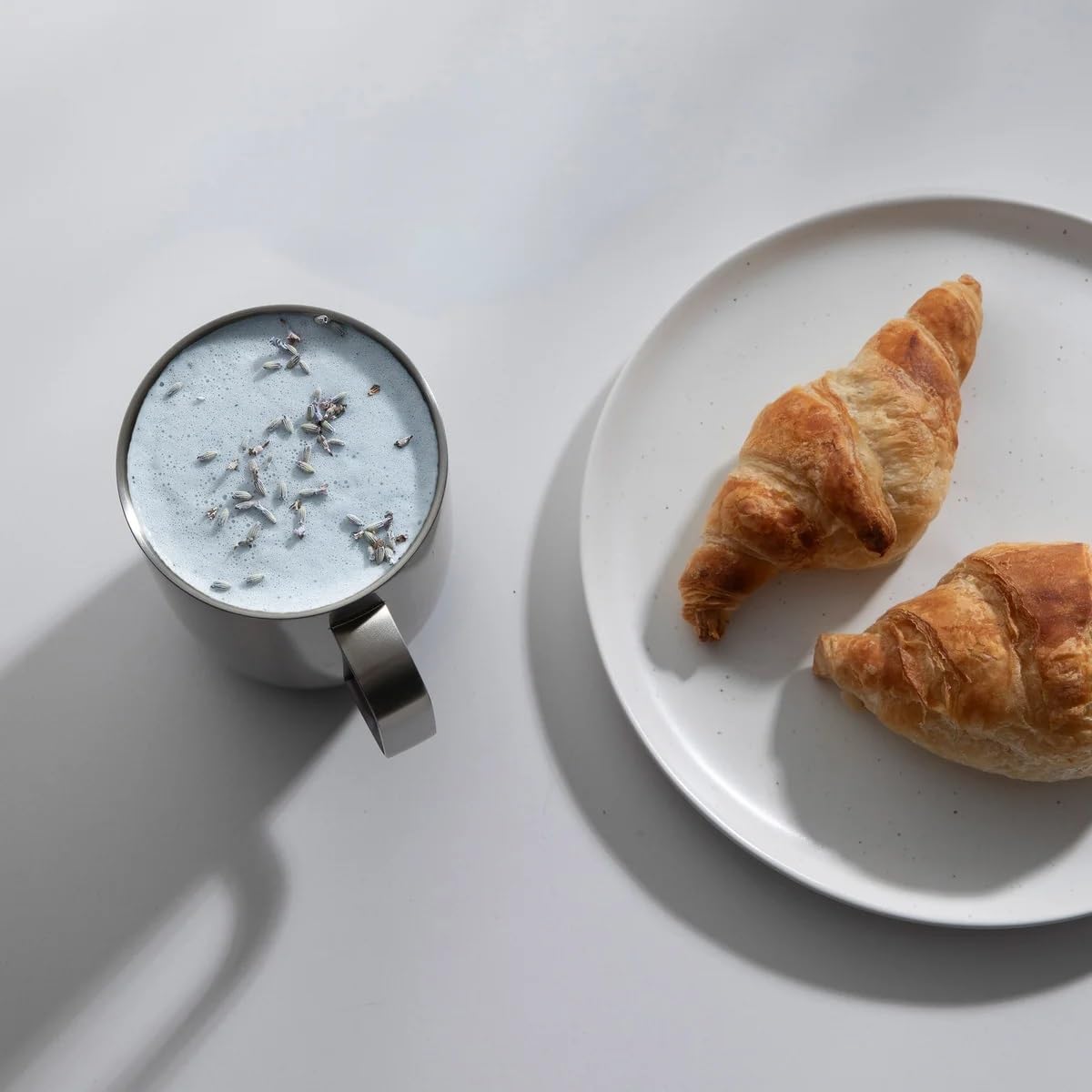 LED indicator glows when the drink reaches the ideal temperature