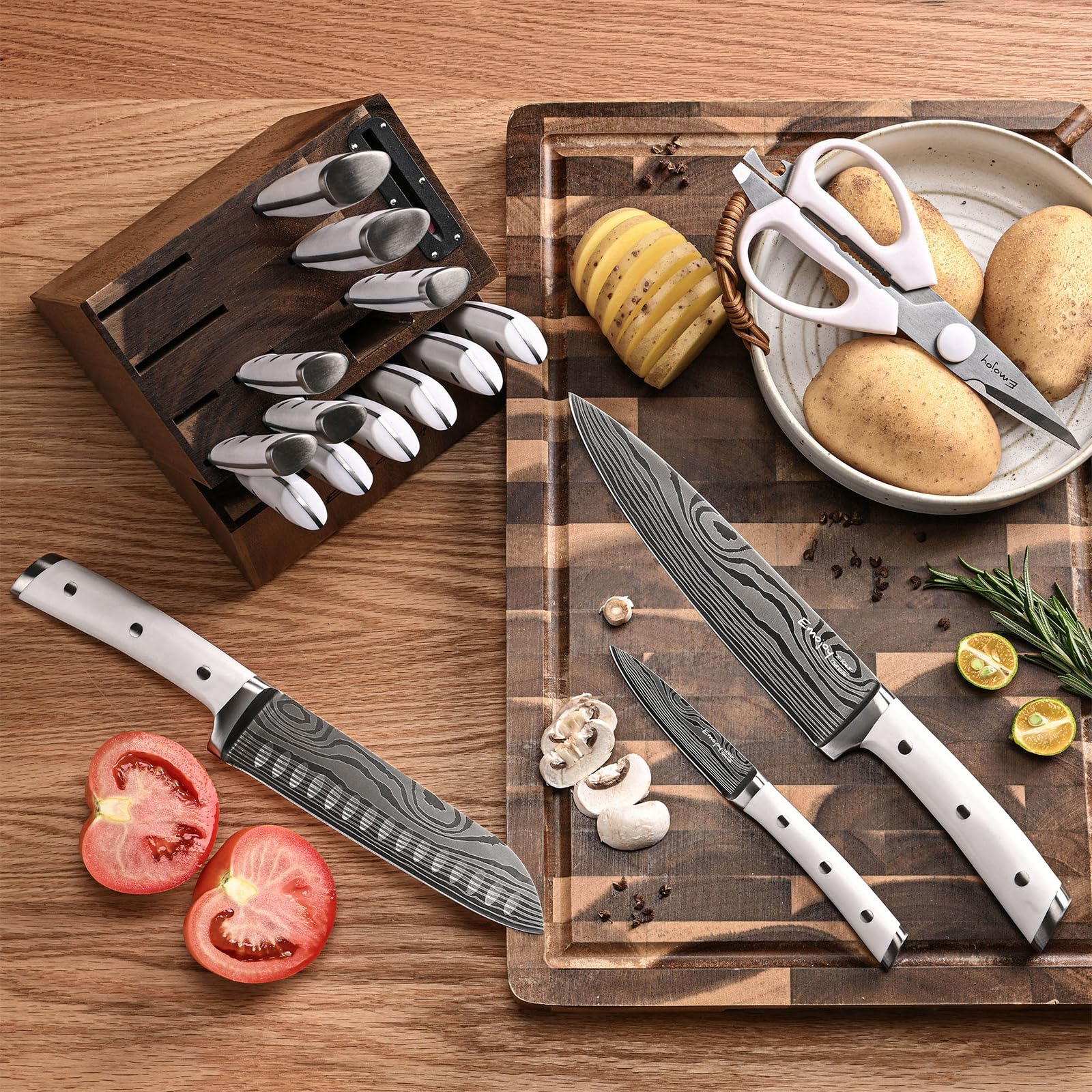 Emojoy German stainless steel blade resists rust and holds edge
