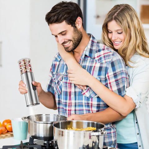 Enutogo dust cover keeps spices clean and mess-free.