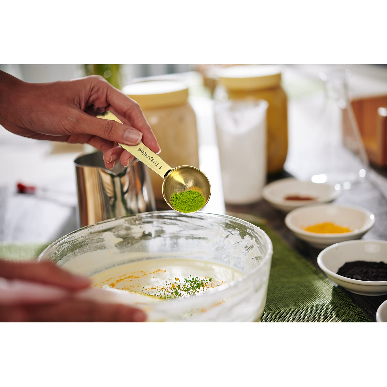 Esie Houzie bonus mini spoons aid small-measure cooking with precision.