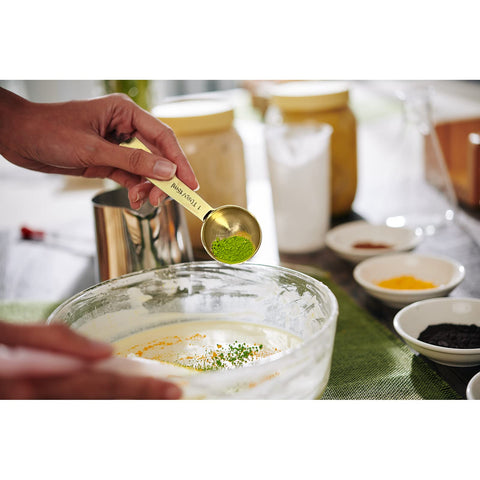 Esie Houzie bonus mini spoons aid small-measure cooking with precision.