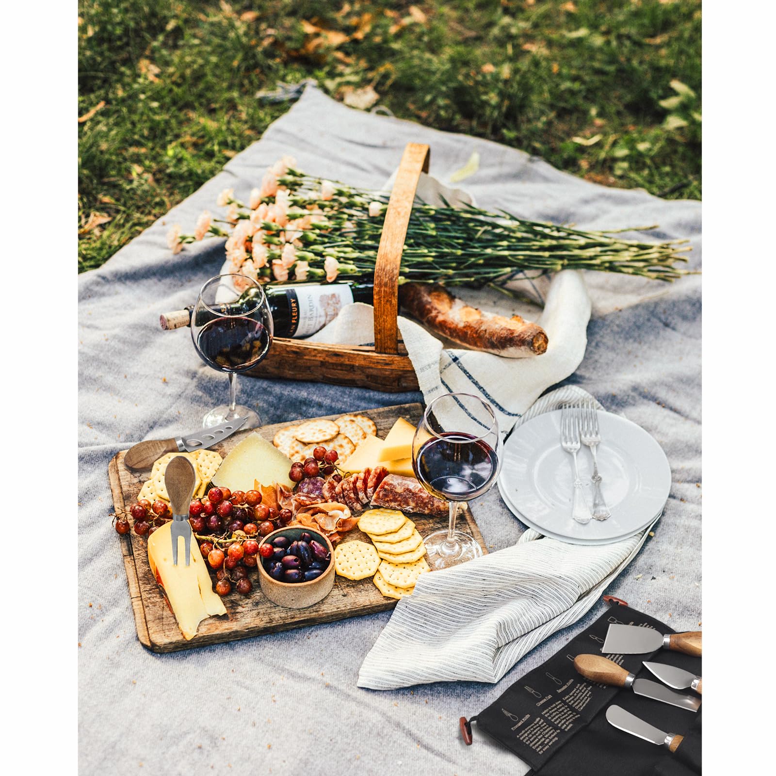 Esie Houzie cheese fork for stable serving and portioning