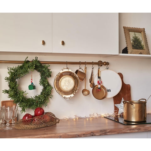 Esie Houzie ready-to-gift kitchen set adds charm.