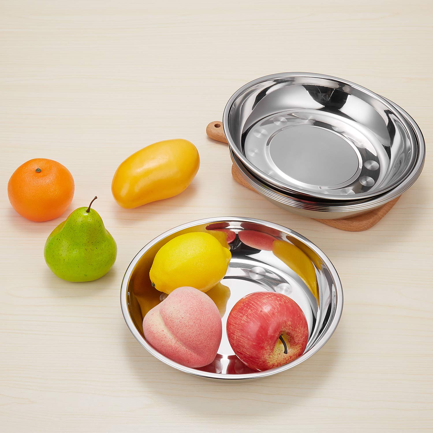 Eslite versatile dinner plate suitable for mains, soups, and salads.